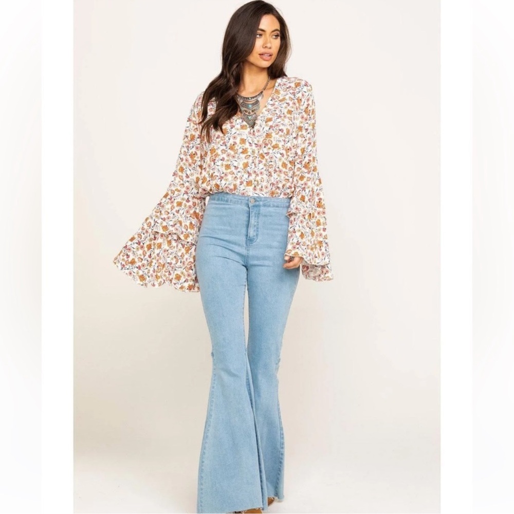 Intimately Free People She’s Dainty Floral Bell Sleeve Bodysuit Size Small